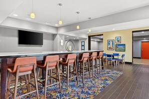 Free breakfast  - Hampton Inn DeKalb, IL (DeKalb)