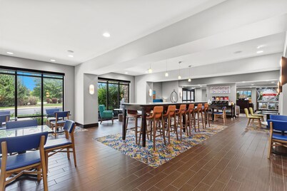 Hampton Inn DeKalb, IL