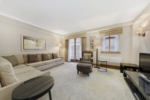 Two Bedroom Townhouse | Living area