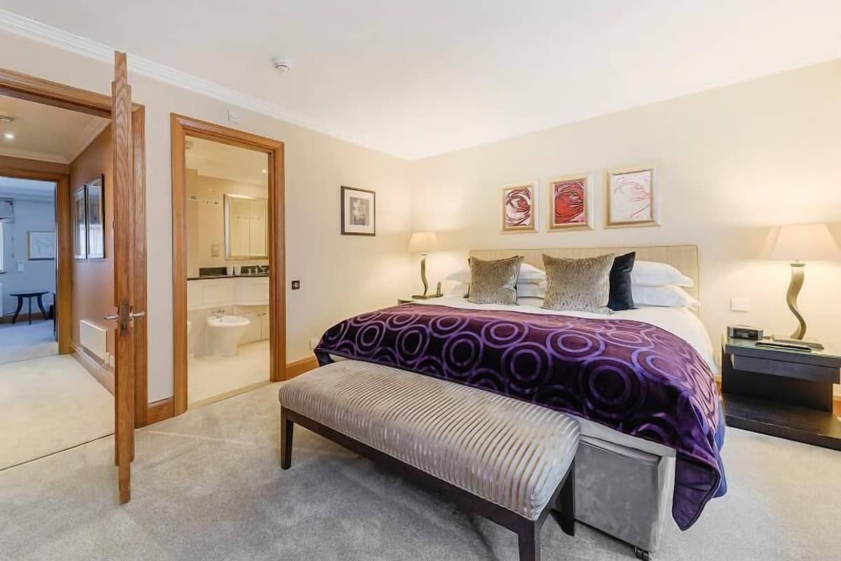 In-room safe, individually decorated, individually furnished, desk
