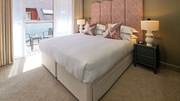 Deluxe Villa | In-room safe, individually decorated, individually furnished, desk