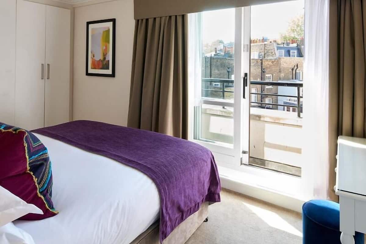 In-room safe, individually decorated, individually furnished, desk