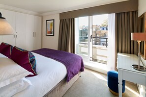 Leilighet – deluxe, 3 soverom | Safe på rommet, individuelt dekorert, individuelt innredet og skrivebord
