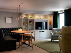 Deluxe Apartment, 2 Bedrooms | Living area | 40-inch flat-screen TV with digital channels, LCD TV - Cheval Knightsbridge (London)