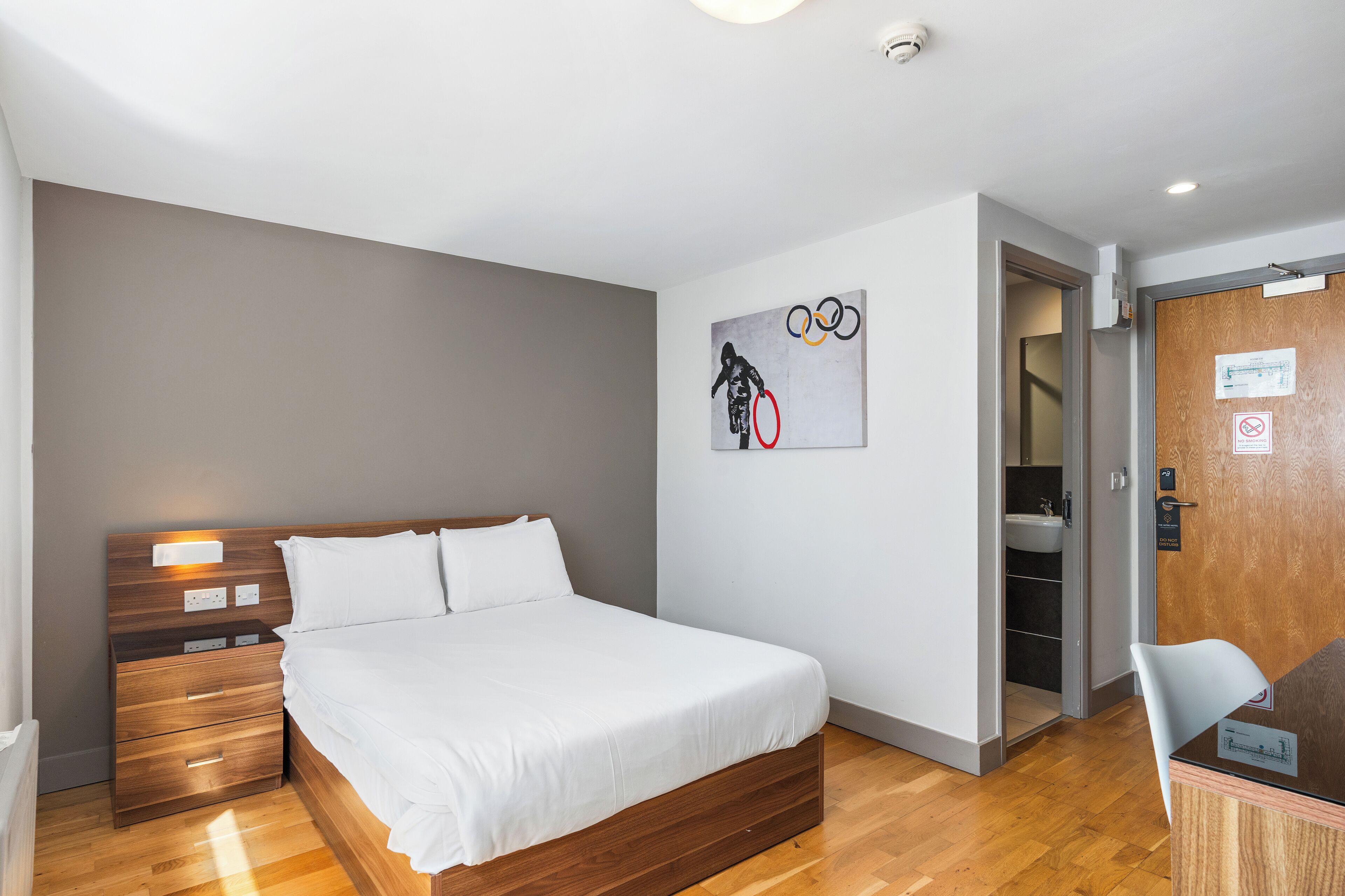 Standard Double Room | In-room safe, desk, iron/ironing board (on request), bed sheets