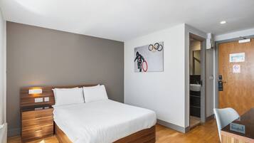 Standard Double Room | In-room safe, desk, iron/ironing board (on request), bed sheets