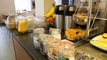 Free daily buffet breakfast