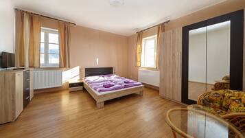 Habitación doble, baño compartido | Cunas gratuitas y wifi gratis