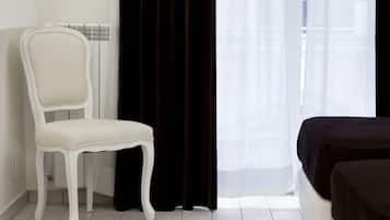 Quarto casal luxo | Frigobar, cofres nos quartos, quartos à prova de som