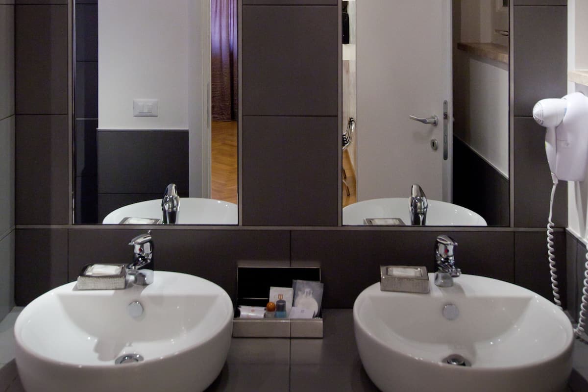 Kahden hengen classic-huone (yksi tai kaksi sänkyä) | Minibaari, tallelokero huoneessa, äänieristys, silitysrauta/-lauta