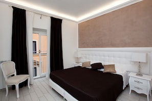 Minibar, in-room safe, soundproofing, iron/ironing board - Town House Fontana di Trevi (Rome)