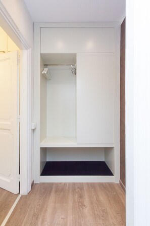 Minibar, in-room safe, soundproofing, iron/ironing board - Town House Fontana di Trevi (Rome)