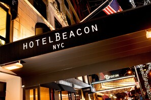 Property entrance - Hotel Beacon (New York)