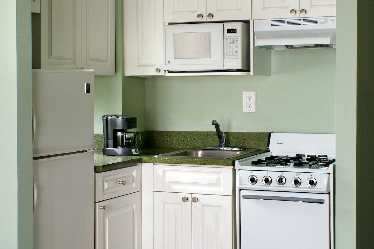 fridge, microwave, stovetop, coffee/tea maker