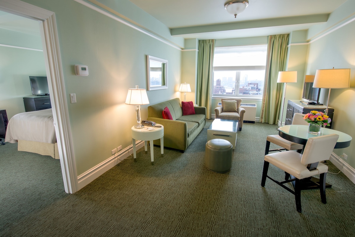 Suite, 1 Bedroom (Queen) $561 nightly