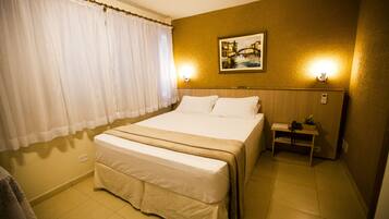 Standard-Doppelzimmer | Minibar, individuell dekoriert, kostenloses WLAN, Bettwäsche