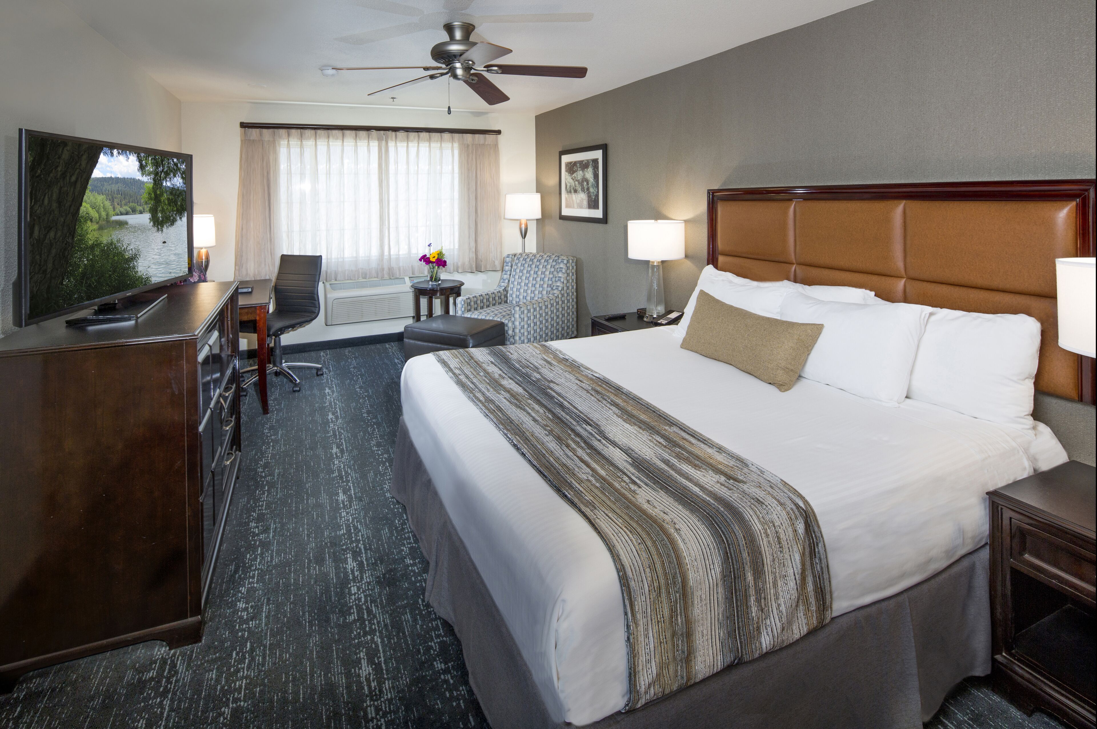 standard room, 1 king bed, non smoking | premium bedding, desk, blackout curtains, iron/ironing board