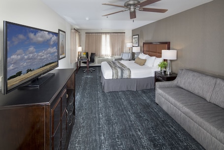 Standard Room, 1 King Bed, Non Smoking | Premium bedding, desk, blackout drapes, iron/ironing board