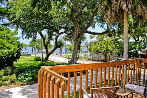 Night Swan Intracoastal B&B