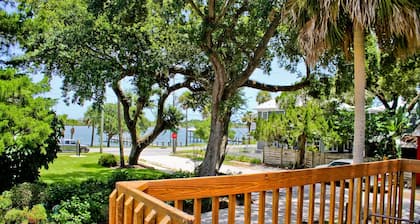 Night Swan Intracoastal B&B