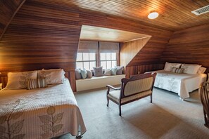 Deluxe Queen with 2 Queen Beds | Individually decorated, individually furnished, desk, blackout drapes - Night Swan Intracoastal B&B (New Smyrna Beach)