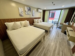 Habitación Premier | Minibar, caja fuerte, escritorio y espacio para trabajar con un portátil