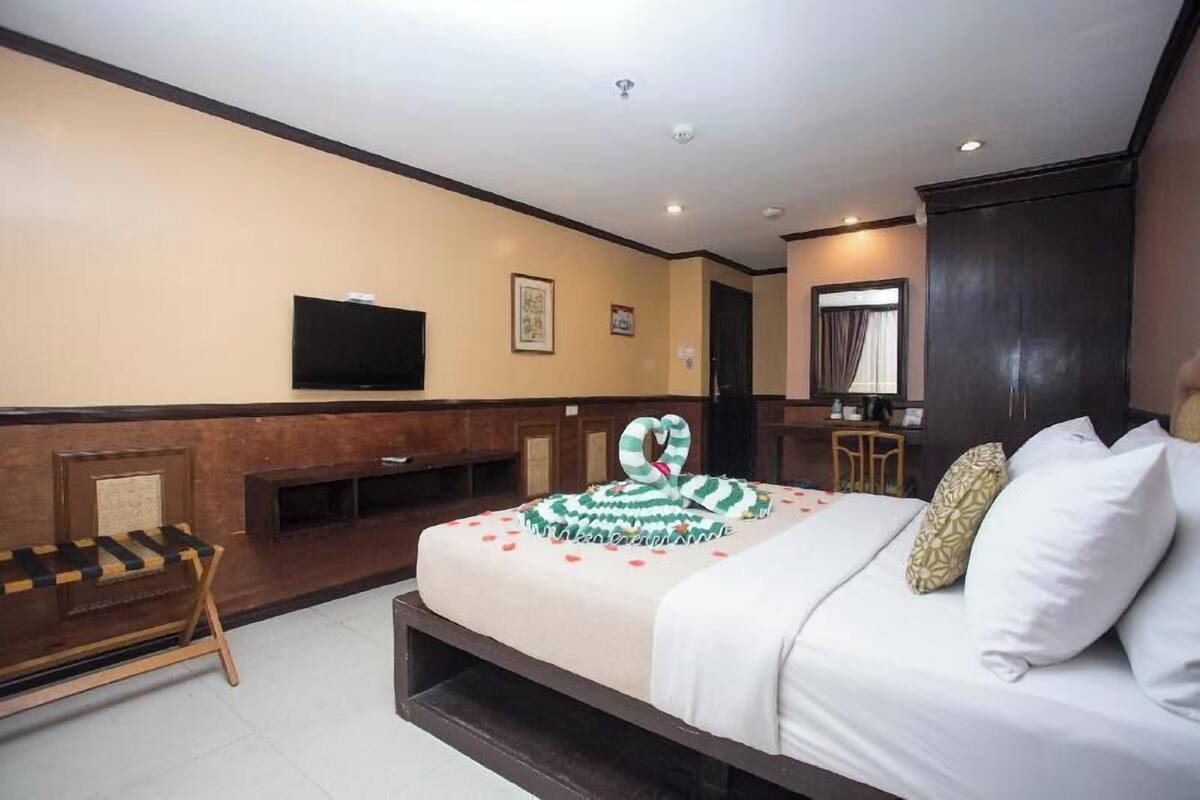 Frigobar, cofres nos quartos, escrivaninha