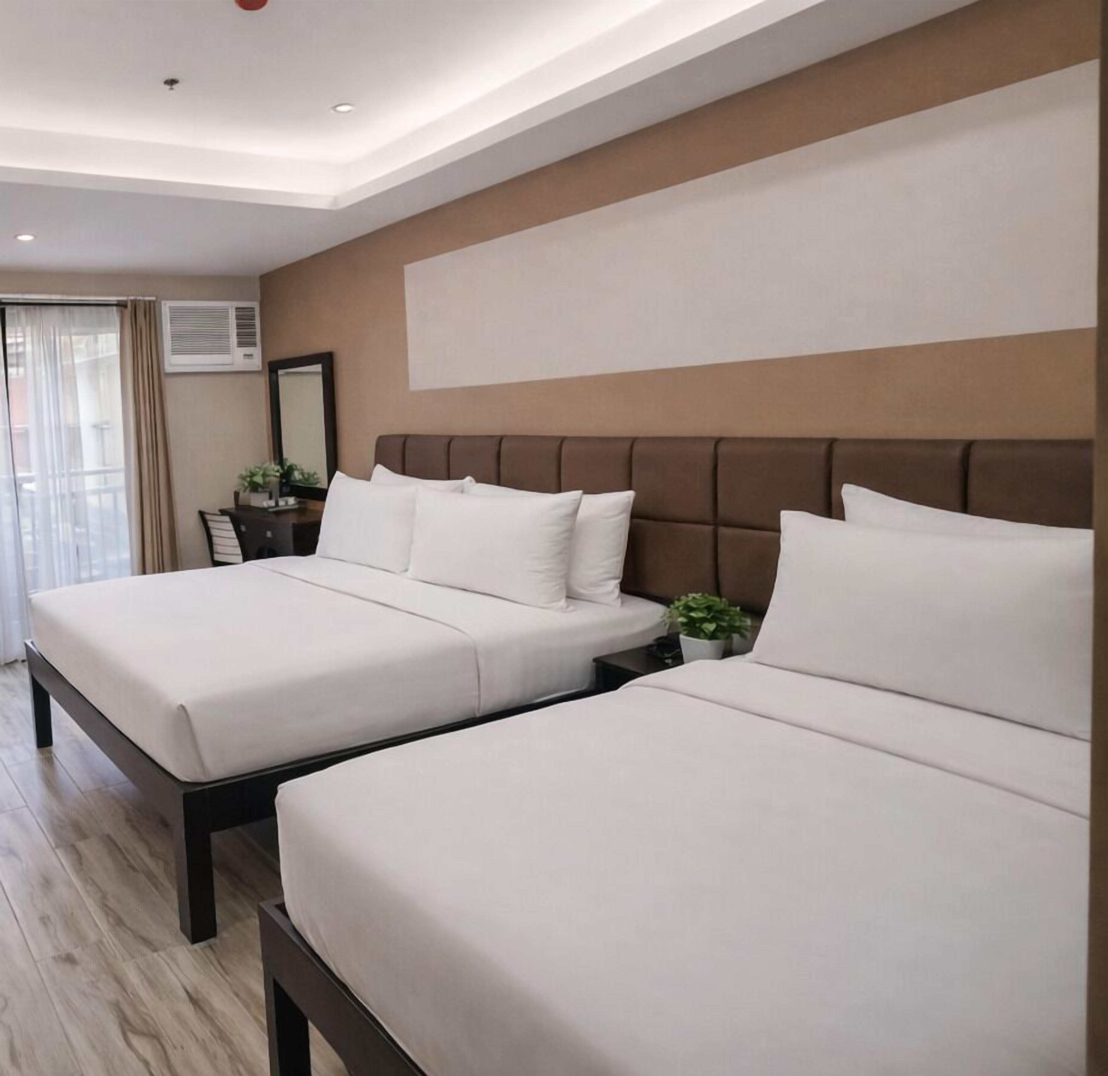 Quarto superior | Frigobar, cofres nos quartos, escrivaninha