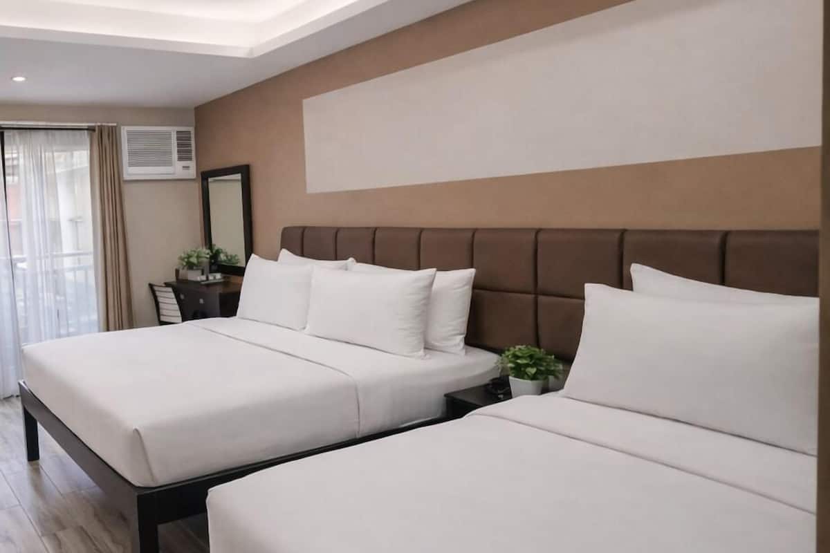 Superior Room | Minibar, in-room safe, desk, laptop workspace