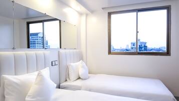 1bed in 2bed sharing hostel room | In-room safe, blackout drapes, iron/ironing board, rollaway beds