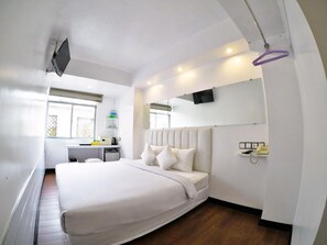 In-room safe, blackout drapes, iron/ironing board, rollaway beds - Clover Hotel City Center (Yangon)