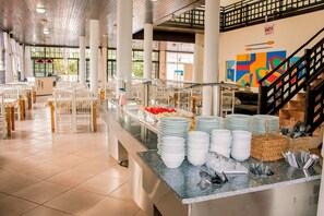 含每日吃到飽早餐