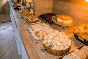 Se sirven desayunos, almuerzos y cenas