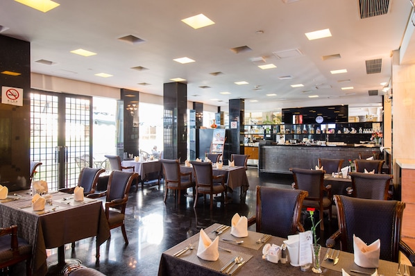 Café da manhã e jantar