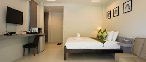 Villa, 1 Double Bed, Garden View | Minibar, in-room safe, desk, blackout drapes
