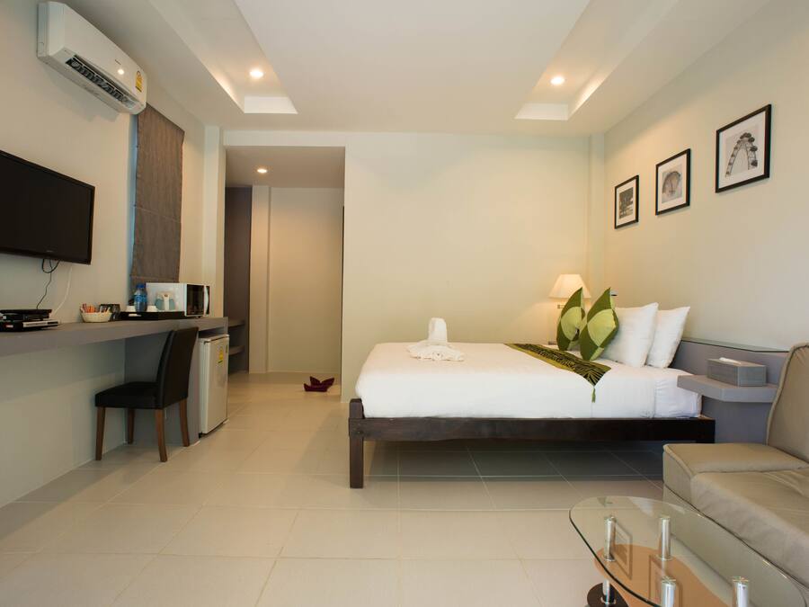 Minibar, in-room safe, desk, blackout drapes