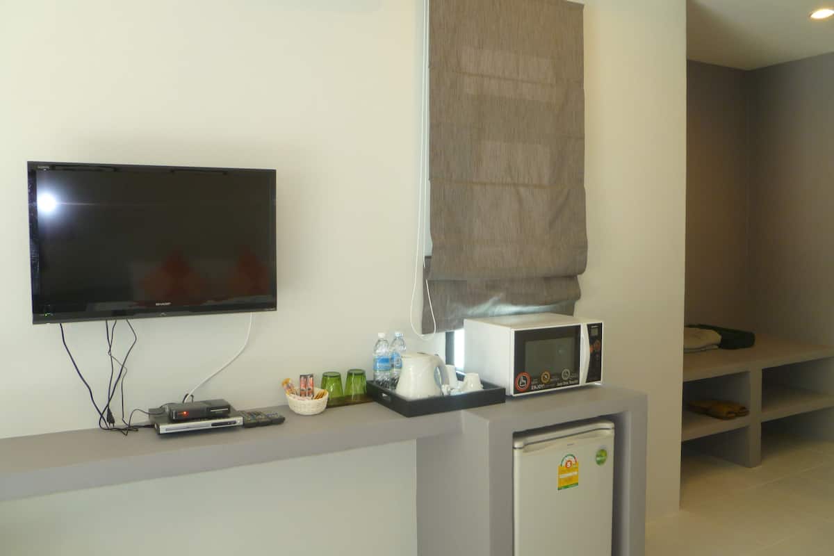 villa, 1 double bed, garden view | 1 bedroom, minibar, in-room safe, desk