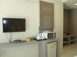 Villa, 1 cama doble, vistas al jardín | Minibar, caja fuerte, escritorio y cortinas opacas