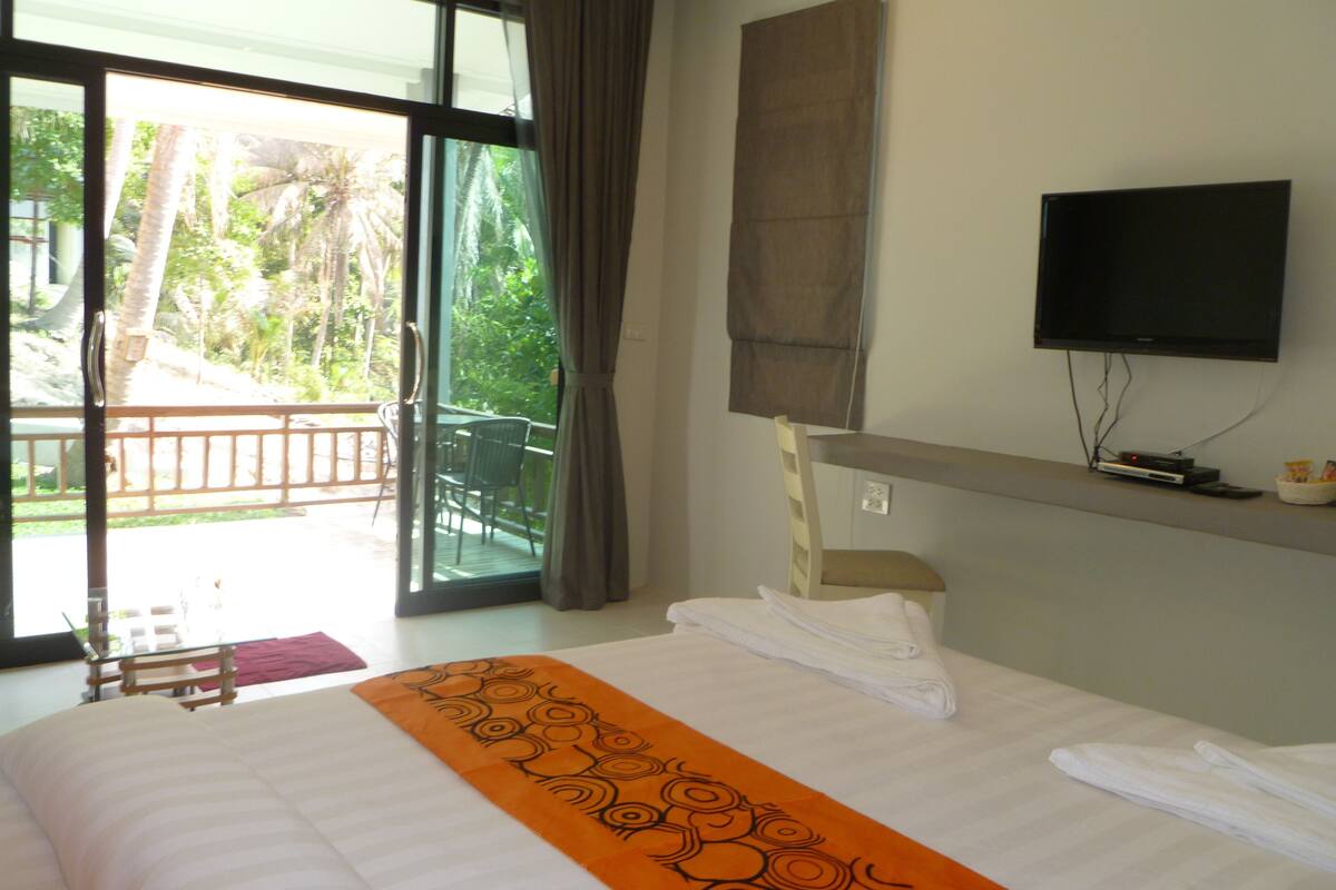 villa, 1 double bed, garden view | 1 bedroom, minibar, in-room safe, desk