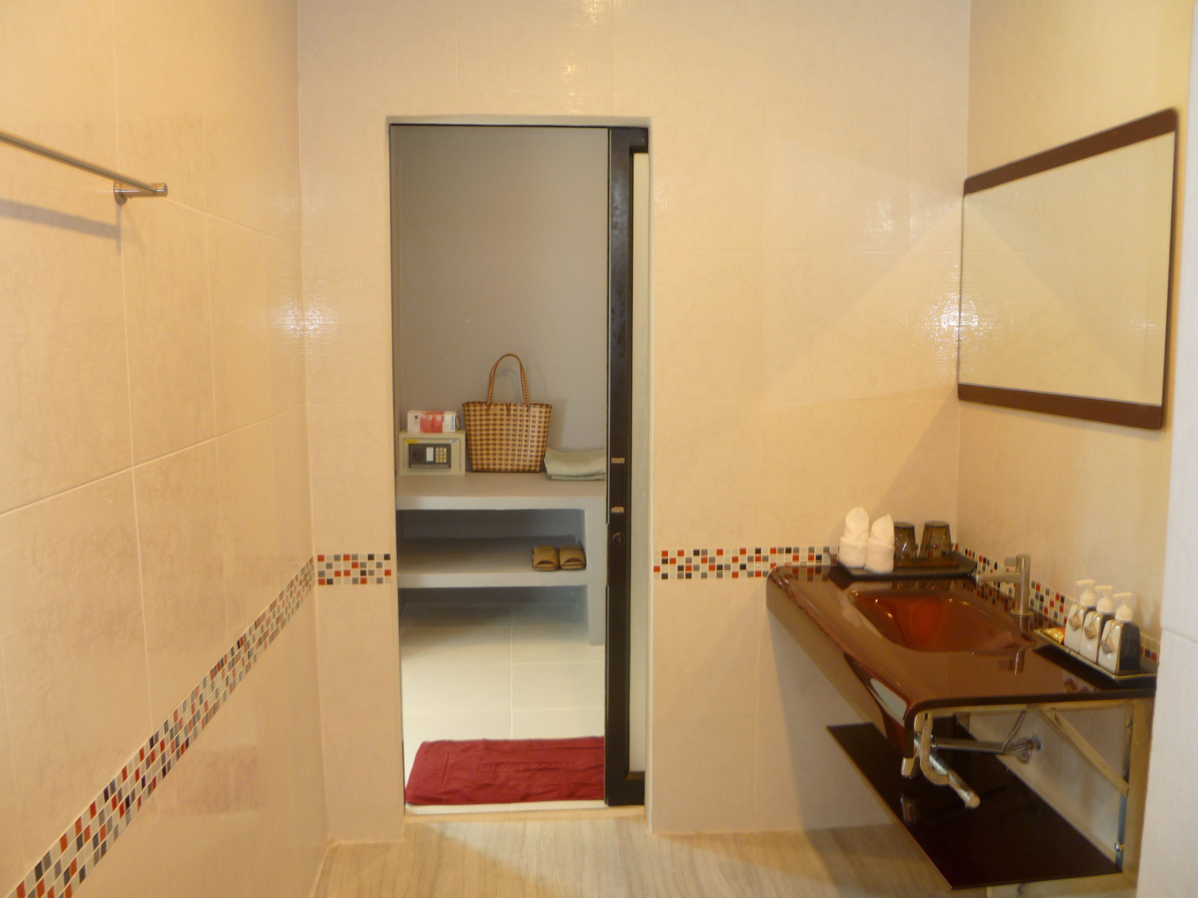 villa, 1 double bed, garden view | bathroom shower