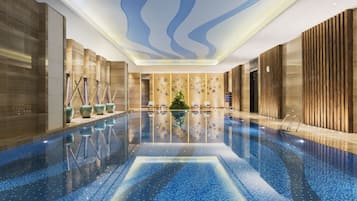 Hồ bơi trong nhà, ghế dài tắm nắng