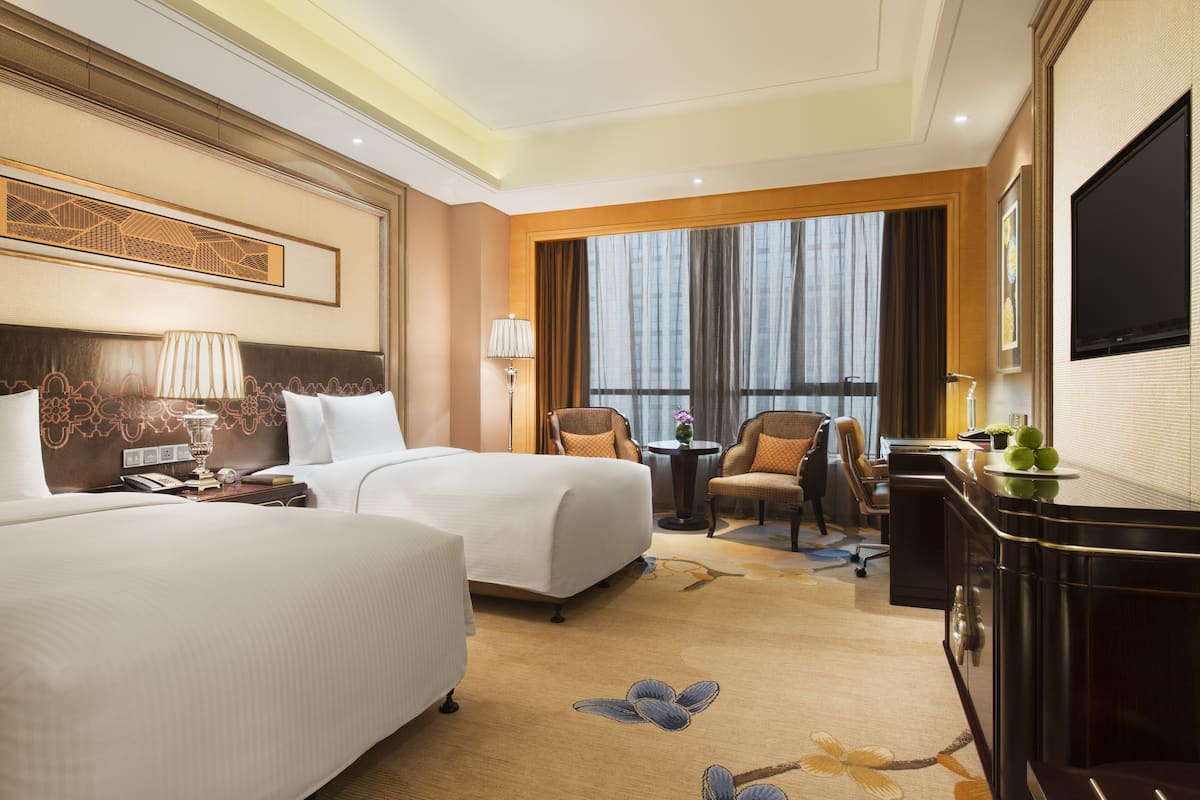 Premium bedding, down comforters, minibar, in-room safe