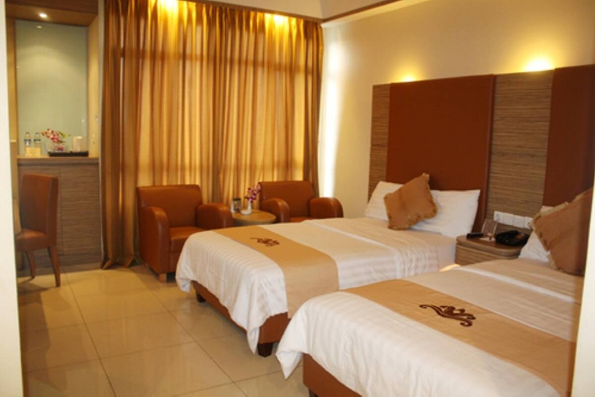 Premium bedding, minibar, in-room safe, desk
