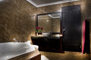 Family Suite, Pool View | Bathroom | Separate bathtub and shower, deep-soaking bathtub, rainfall showerhead