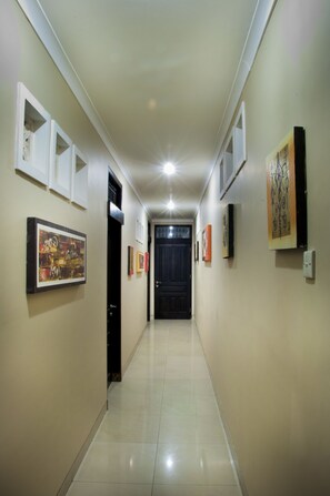 Deluxe Room | Hallway