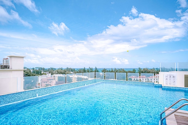 2 outdoor pools