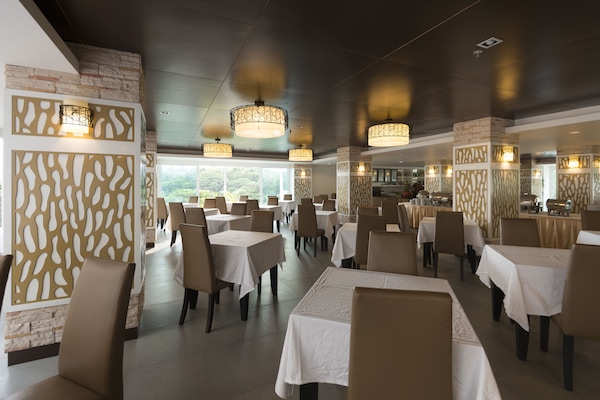 Daily buffet breakfast (THB 450 per person)