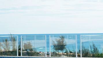 2 piscines extérieures