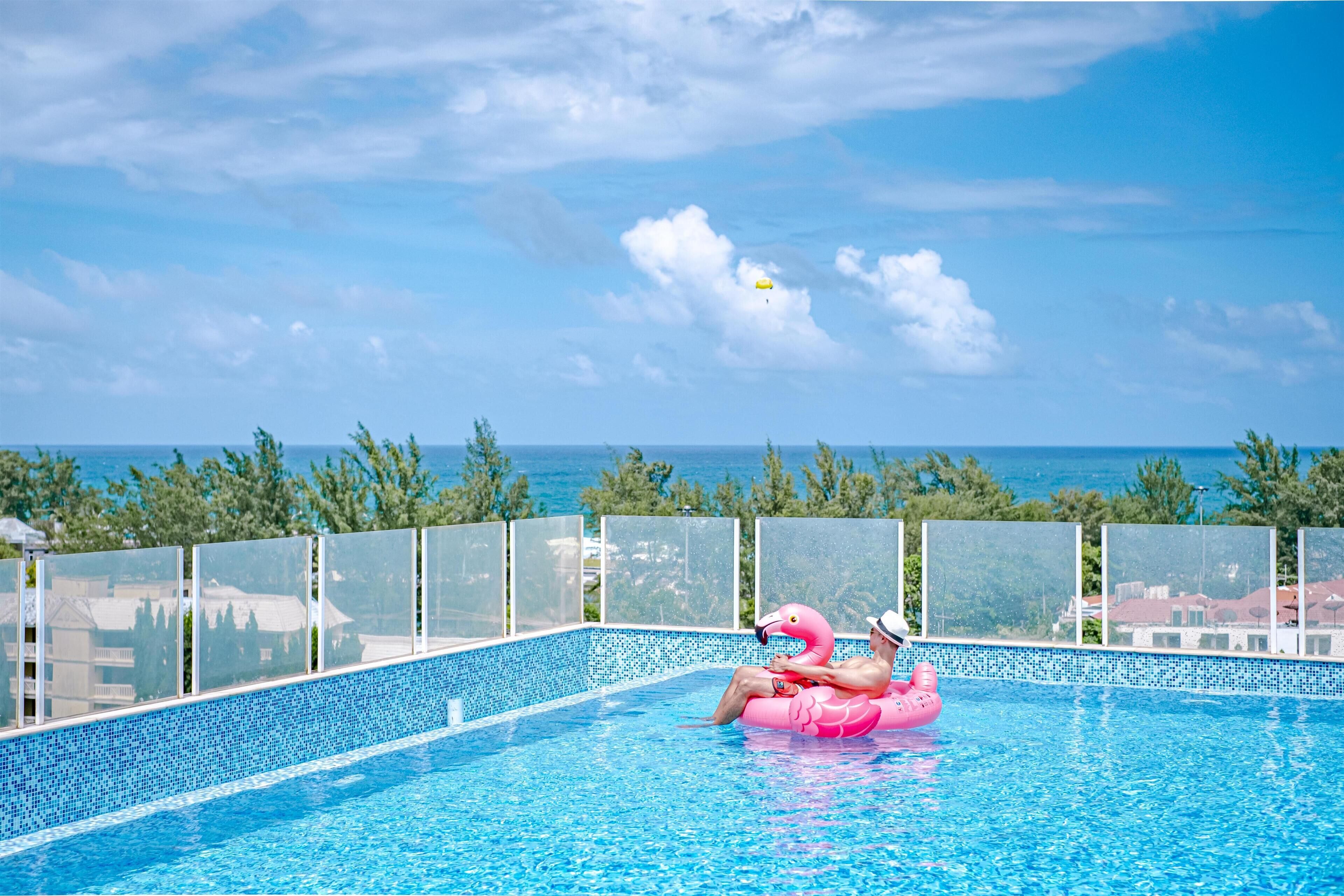2 piscines extérieures