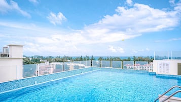 2 piscines extérieures